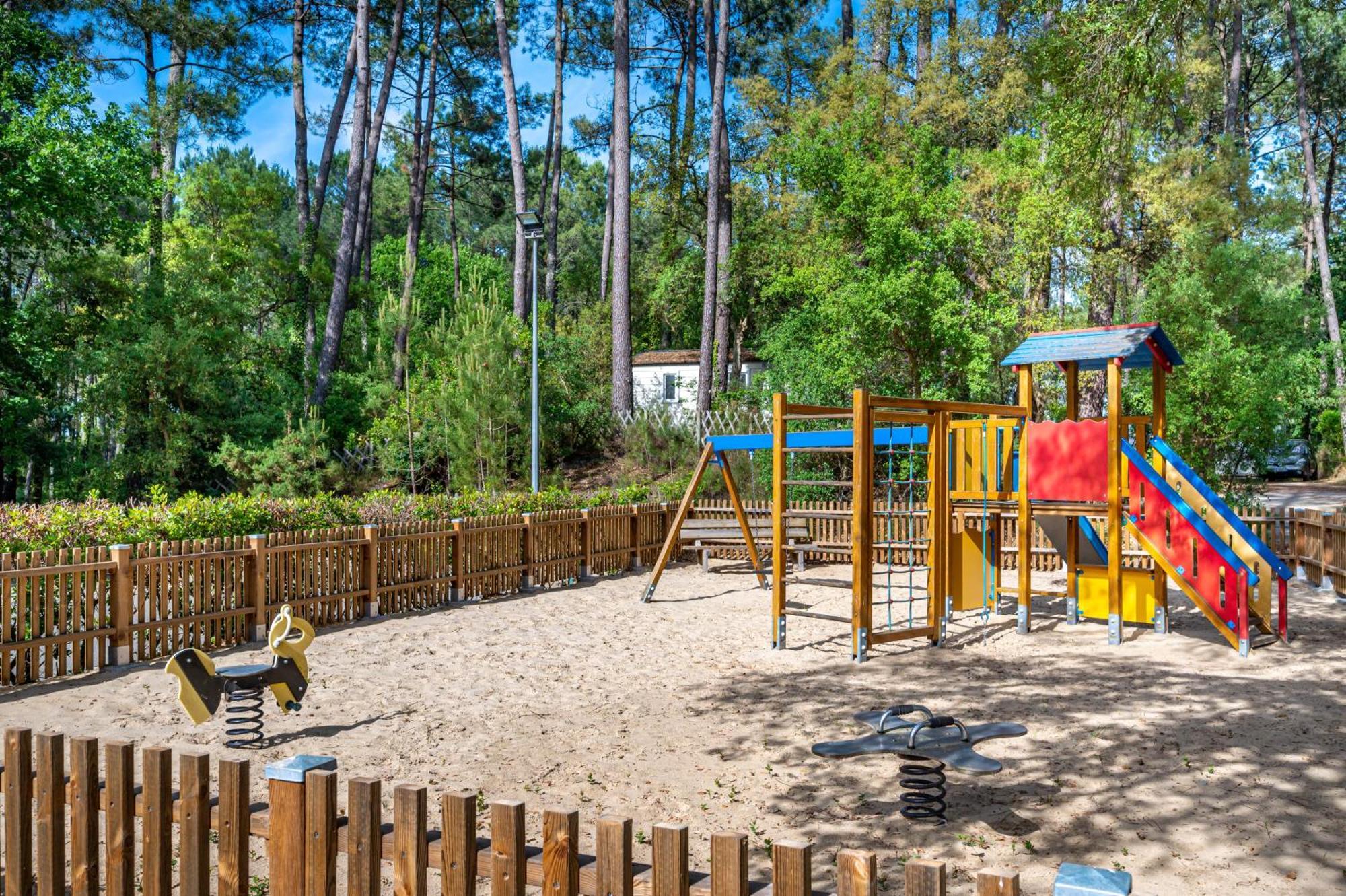 Camping-Village Vacances Les Deux Etangs سانيوس المظهر الخارجي الصورة